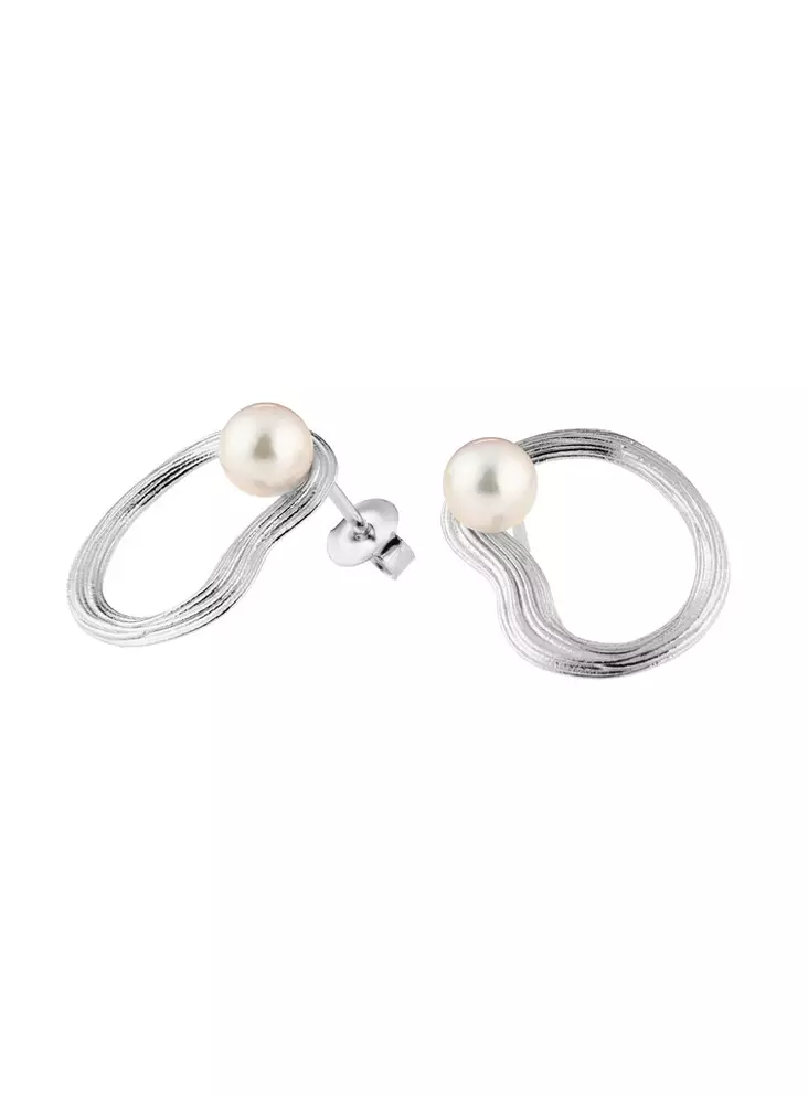 Lumoava Uoma korvakorut hopeaa ja Akoya helmillä - Lumoava korvakorut - L54265944000 - 1