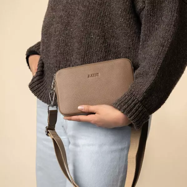 Aarni hiekka hirvennahkainen olkalaukku - Laukut, korttikotelot & lompakot - olkalaukkuhiekkah - 1